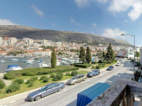 Apartment Mihe - Two-Bedroom Apartment with Balcony and Sea View